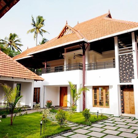 Kalloos Island Backwater Resort 科兰 外观 照片
