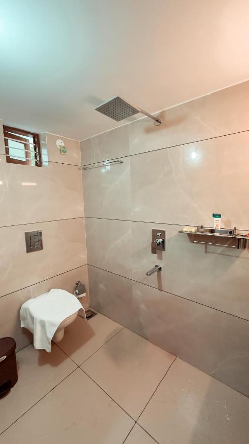 Kalloos Island Backwater Resort 科兰 外观 照片